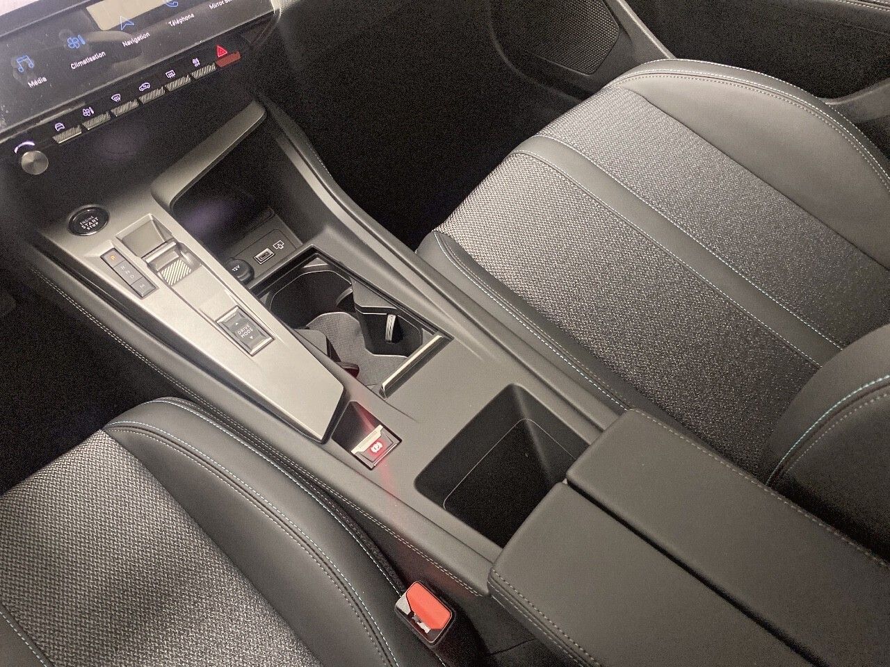 Peugeot 308 5P Allure BlueHDi 130 S&S EAT8 24