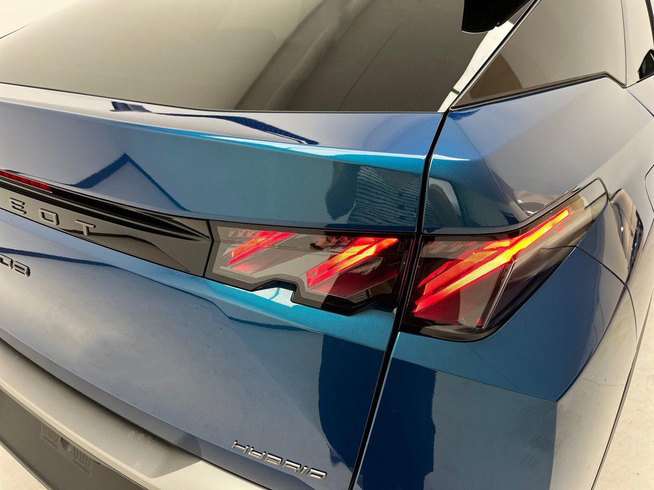 Peugeot 3008 Hybrid 1.2 107KW GT eDCS6 28