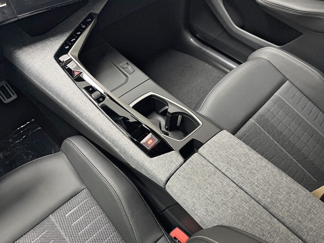 Peugeot 3008 Hybrid 1.2 107KW GT eDCS6 26