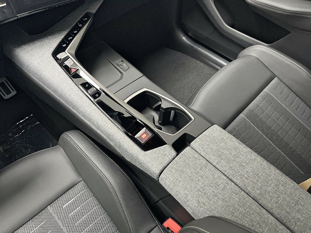 Peugeot 3008 Hybrid 1.2 107KW GT eDCS6 26