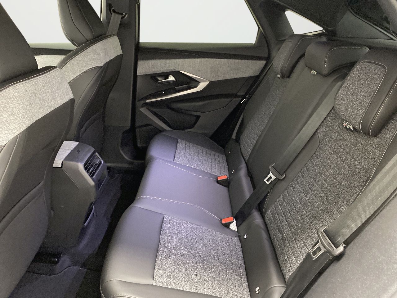 Peugeot 3008 Hybrid 1.2 107KW Allure eDCS6 28