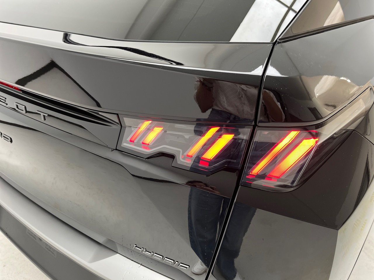 Peugeot 3008 Hybrid 1.2 107KW Allure eDCS6 26