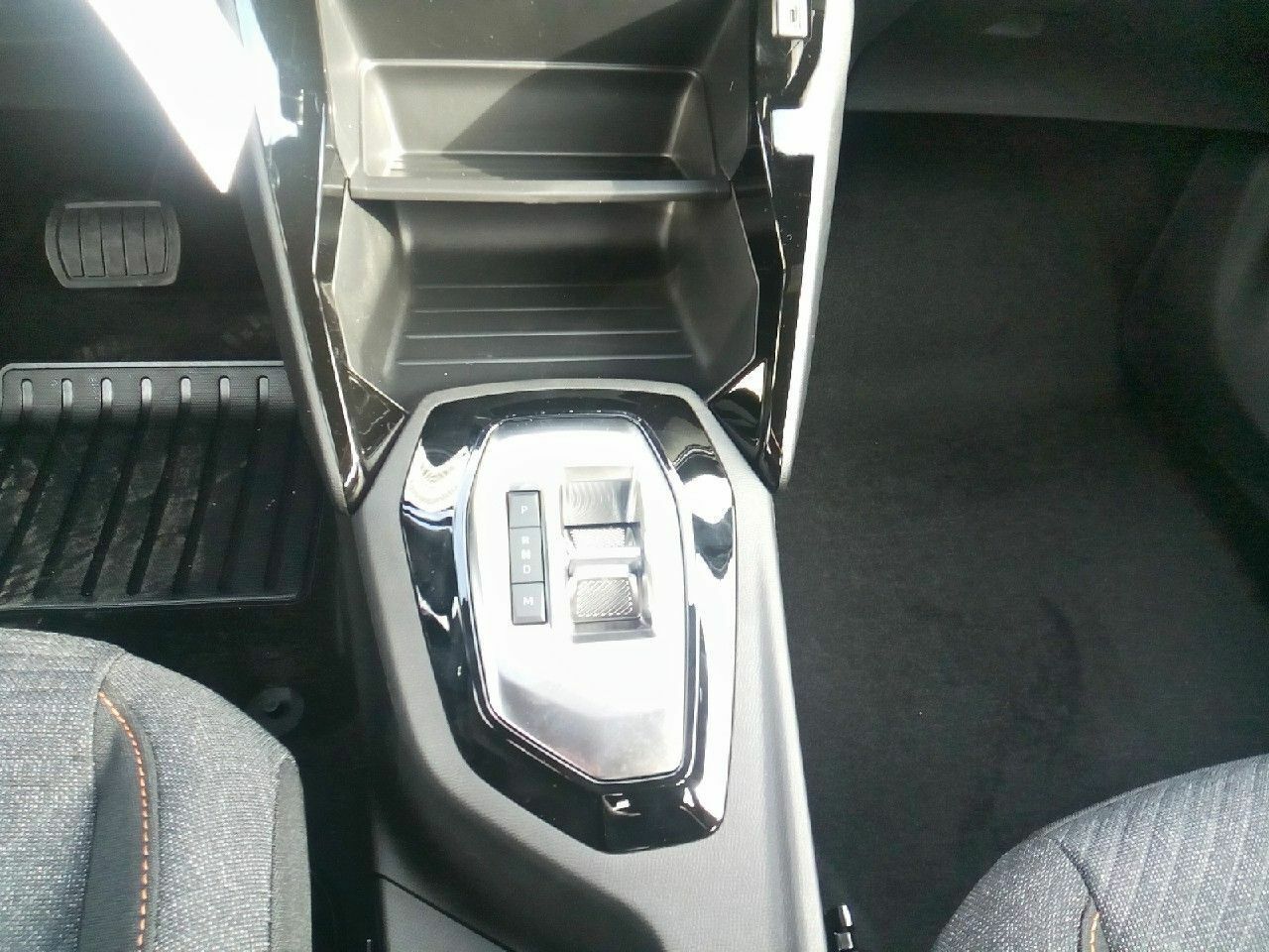 Peugeot 2008 N2008 Style Hybrid 145 eDCS6 22