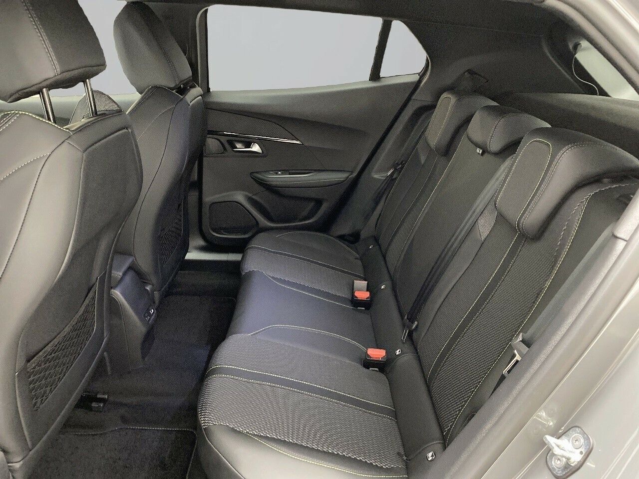 Peugeot 2008 N2008 GT Hybrid 145 eDCS6 17