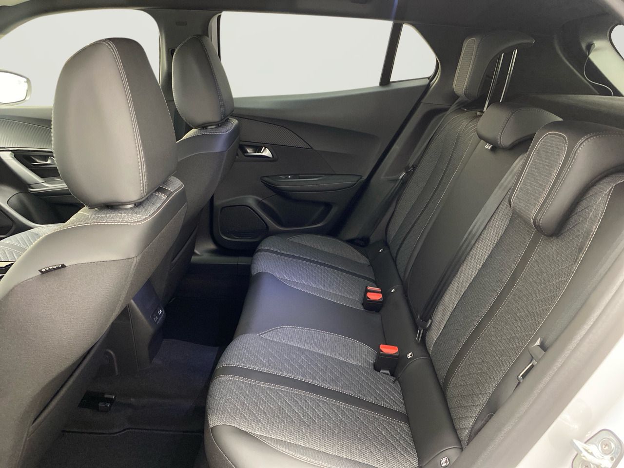 Peugeot 2008 N2008 Allure Hybrid 145 eDCS6 17