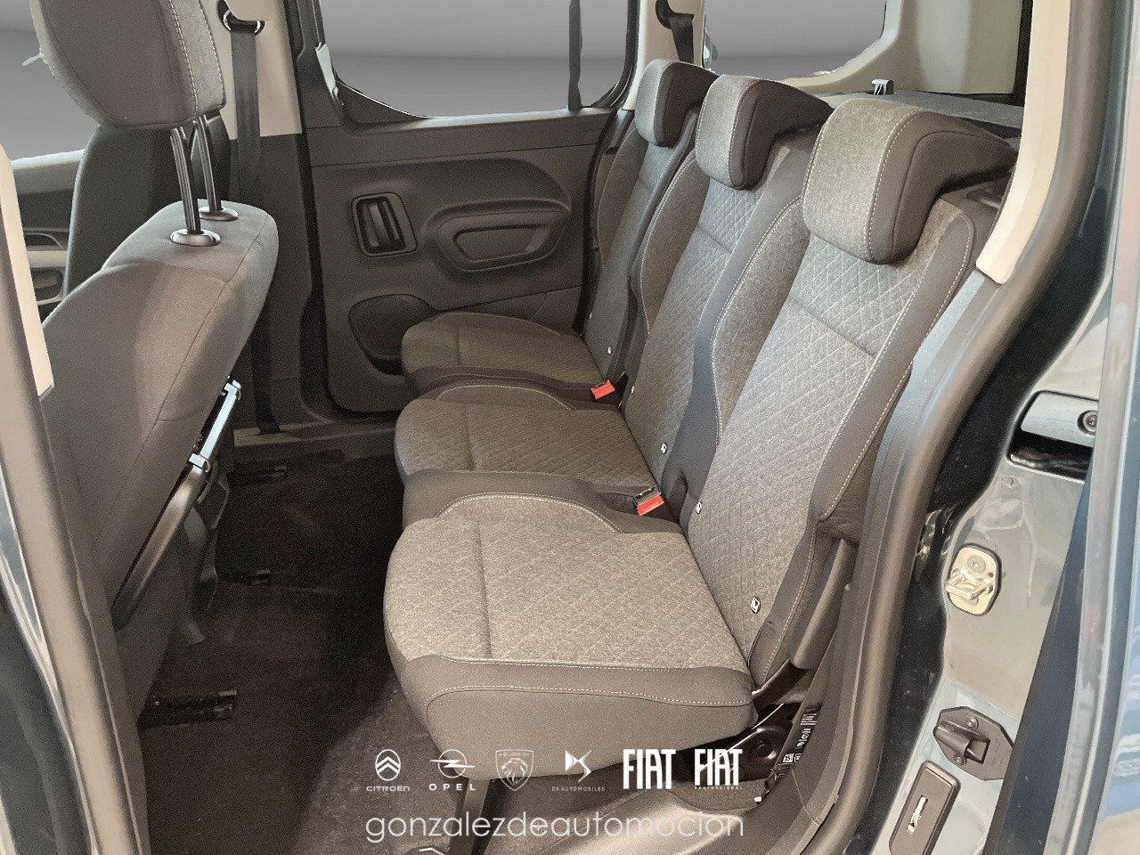 9_9e5f94bb-f852-459d-88d9-9b7f53a1c6dc