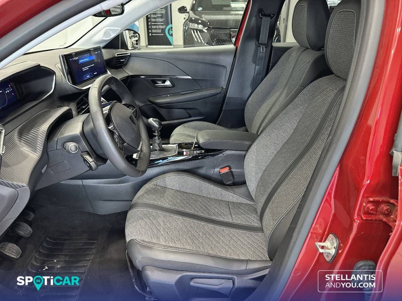 Peugeot 208   Puretech 100 Allure 15