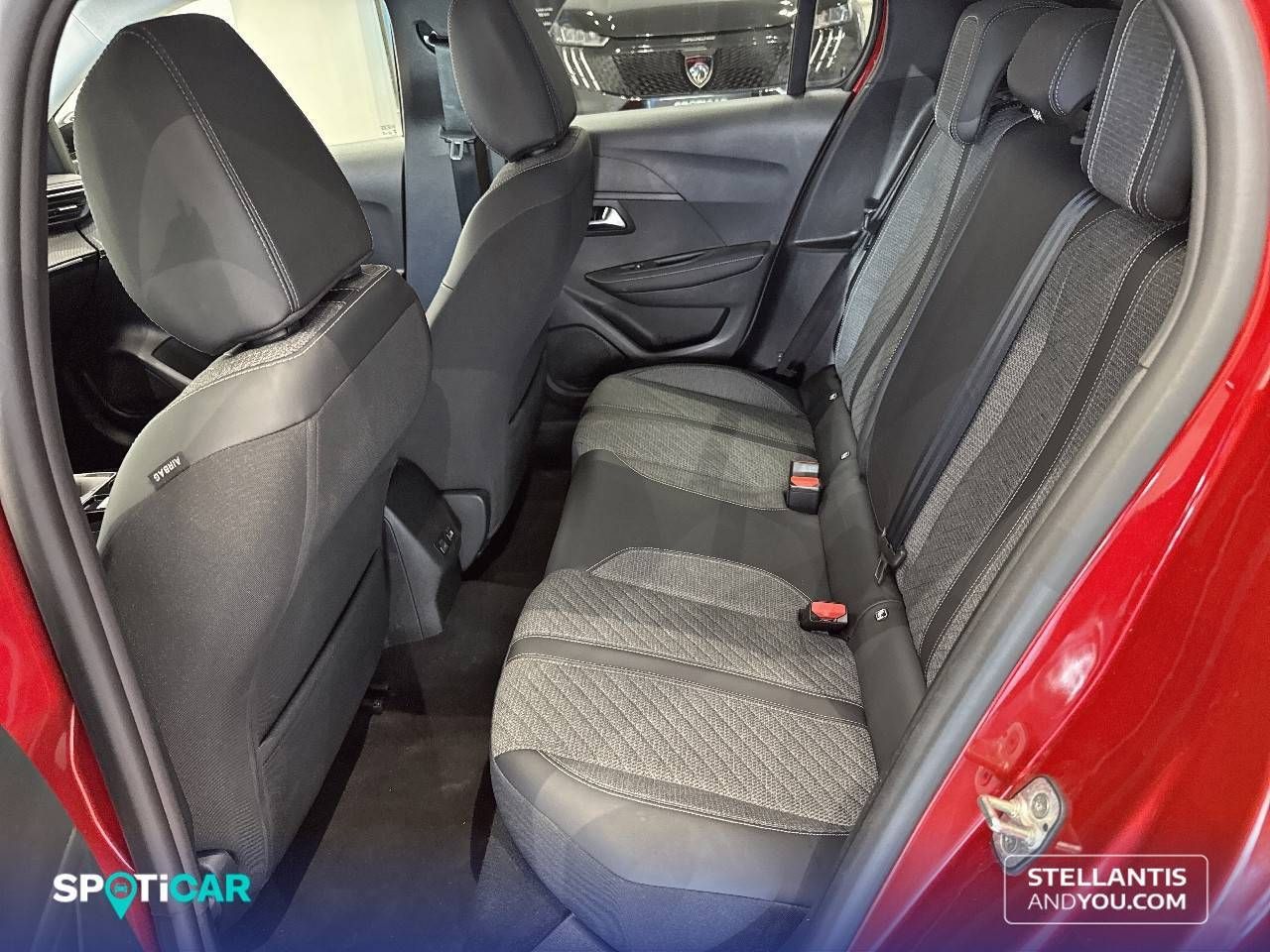 Peugeot 208   Puretech 100 Allure 17