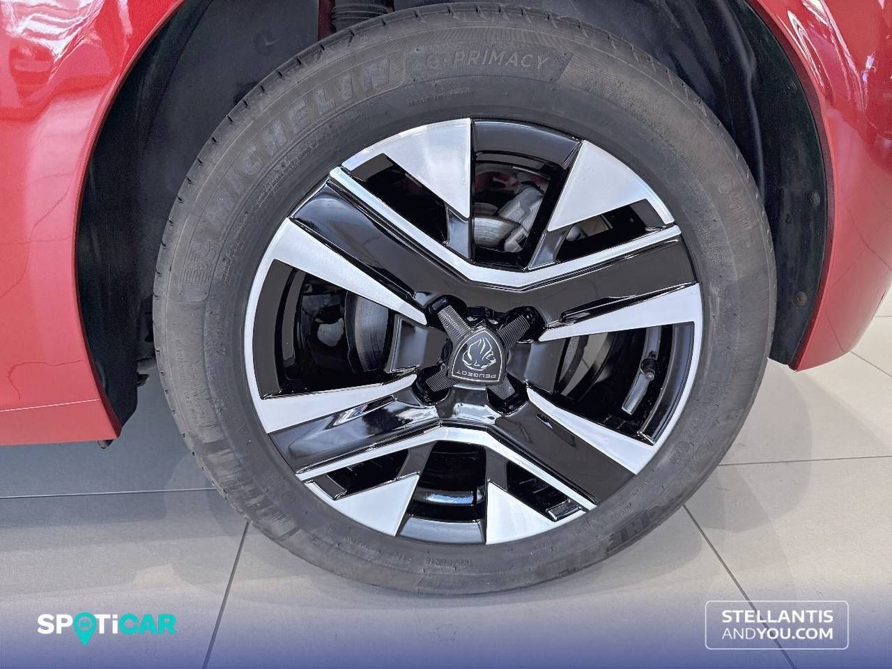 Peugeot 208   Puretech 100 Allure 18