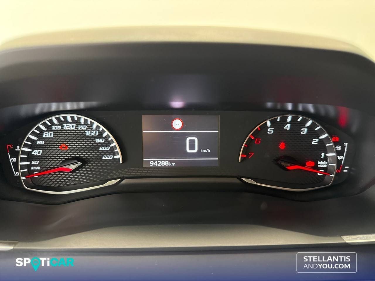 Peugeot 208 BlueHDi 73kW (100CV) Allure 22
