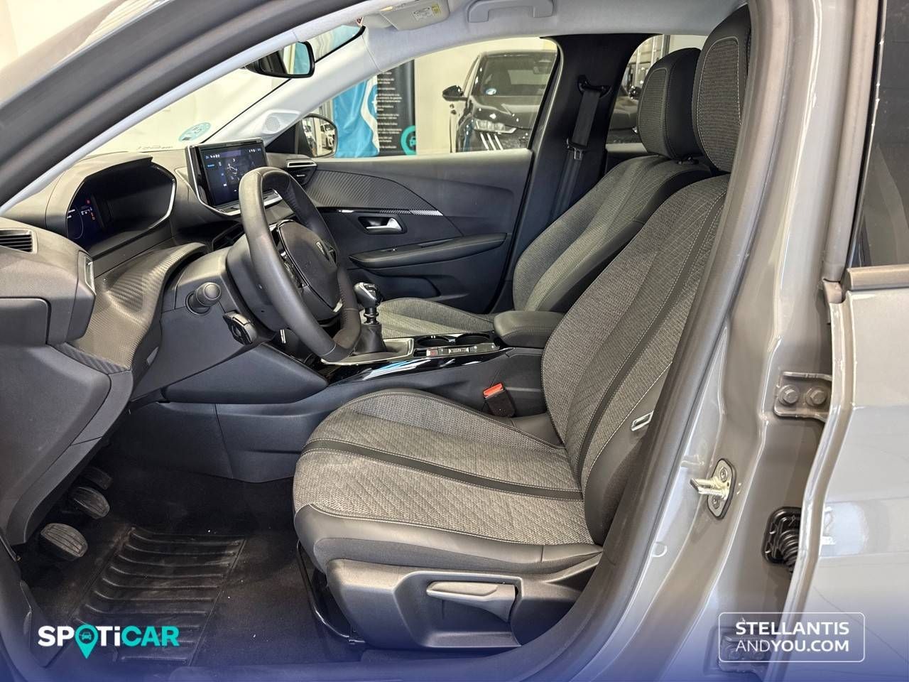 Peugeot 208   Puretech 100 Allure 15