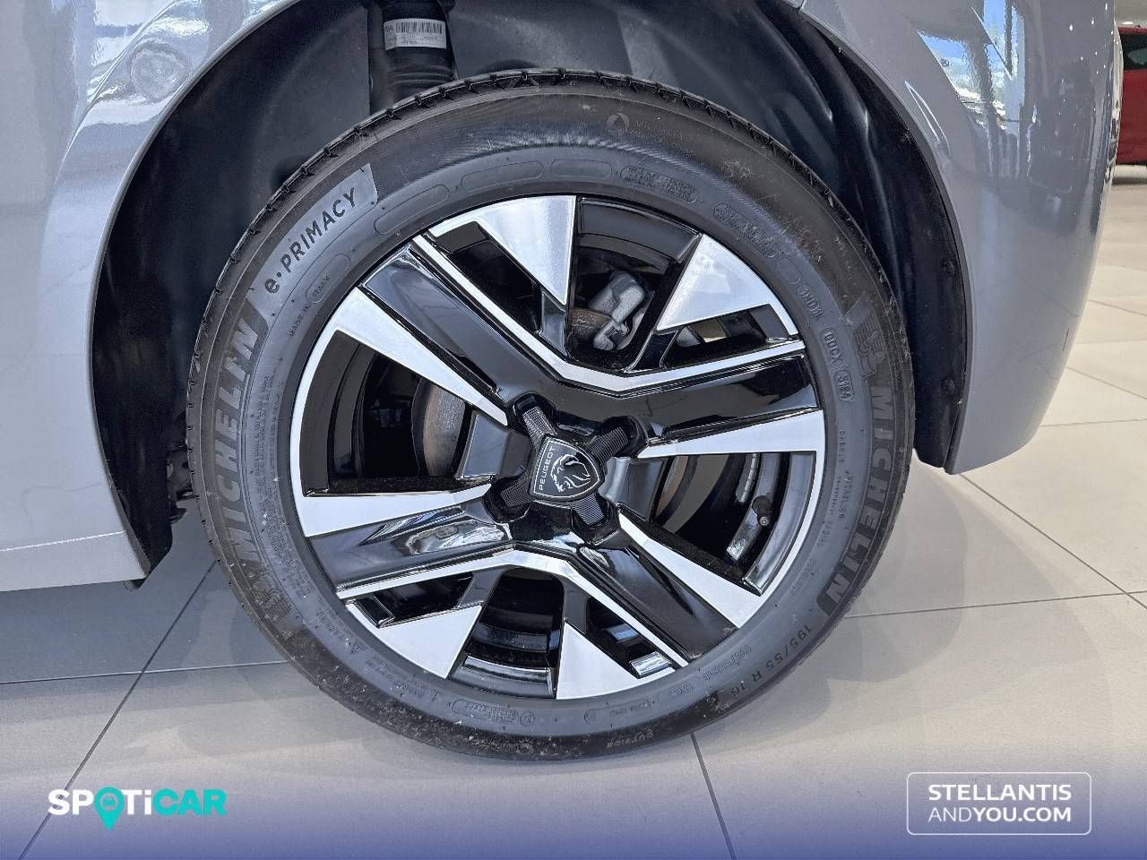 Peugeot 208   Puretech 100 Allure 18
