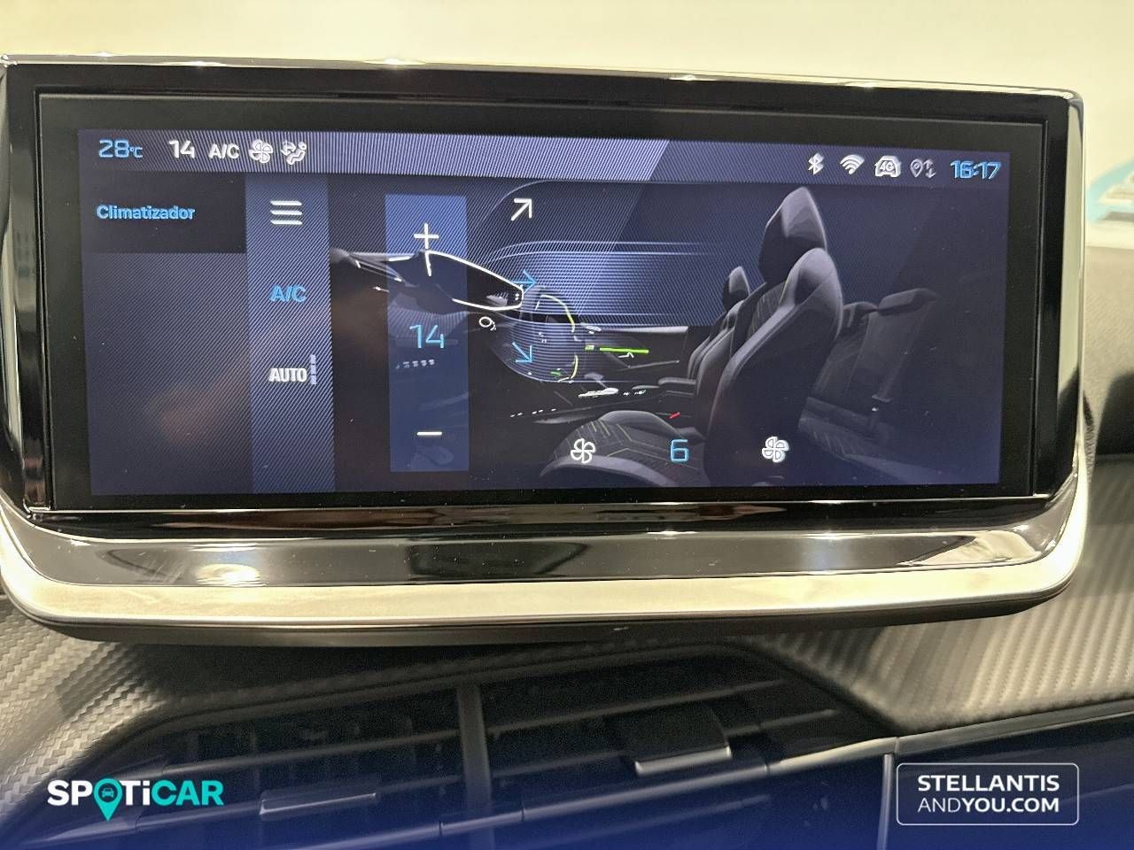 Peugeot 208   Puretech 100 Allure 24