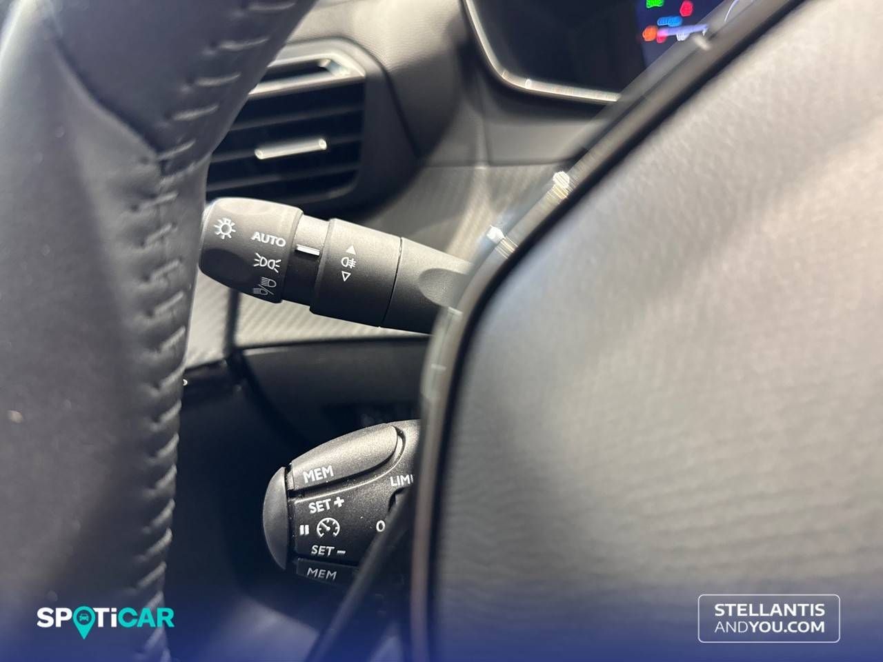 Peugeot 208   Puretech 100 Allure 28