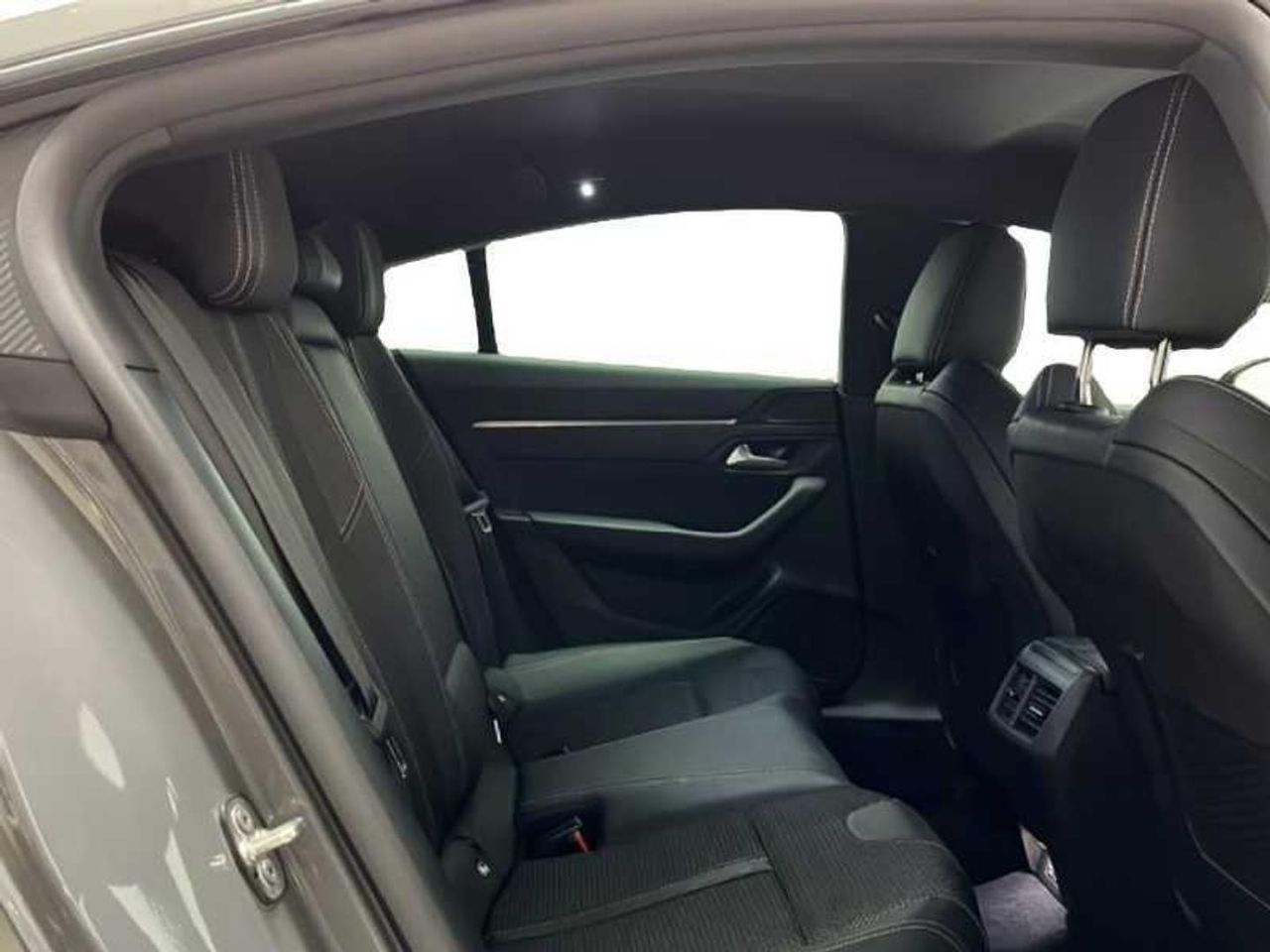 Peugeot 508 5P Allure BlueHDi 130 S&S EAT8 26