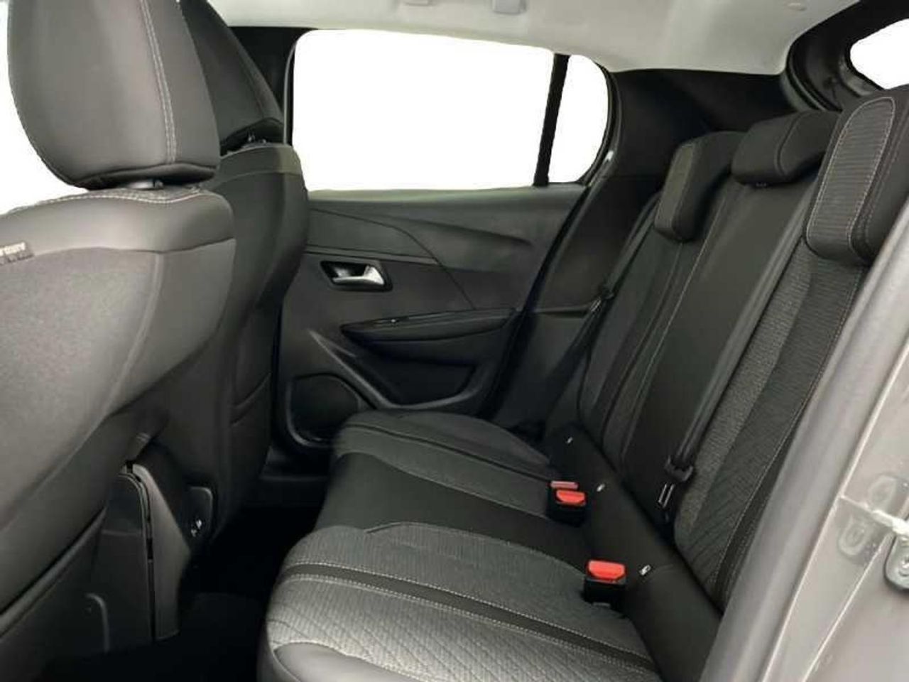 Peugeot 208 Allure HYBRID 110 eDCS6 17