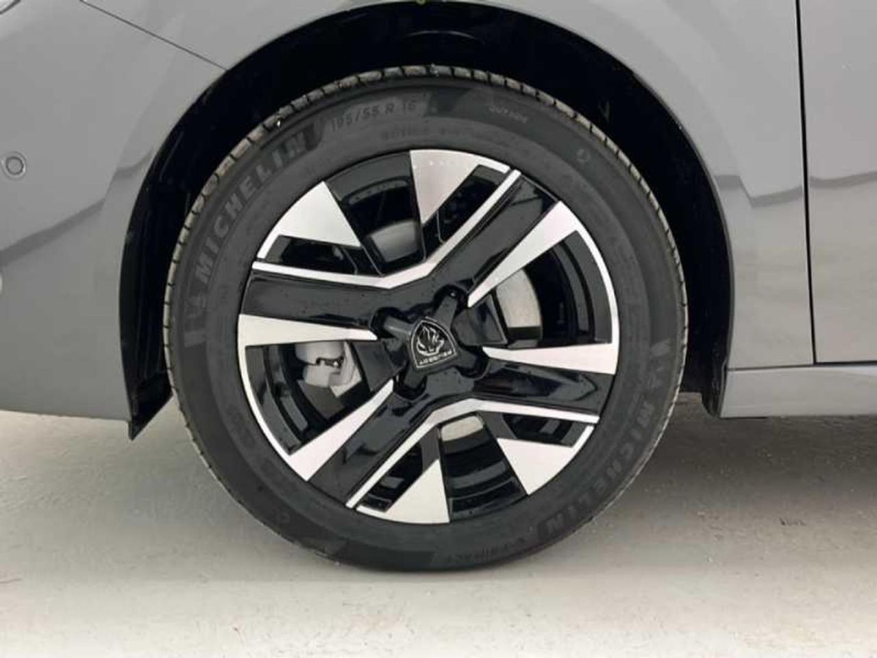 Peugeot 208 Allure HYBRID 110 eDCS6 24