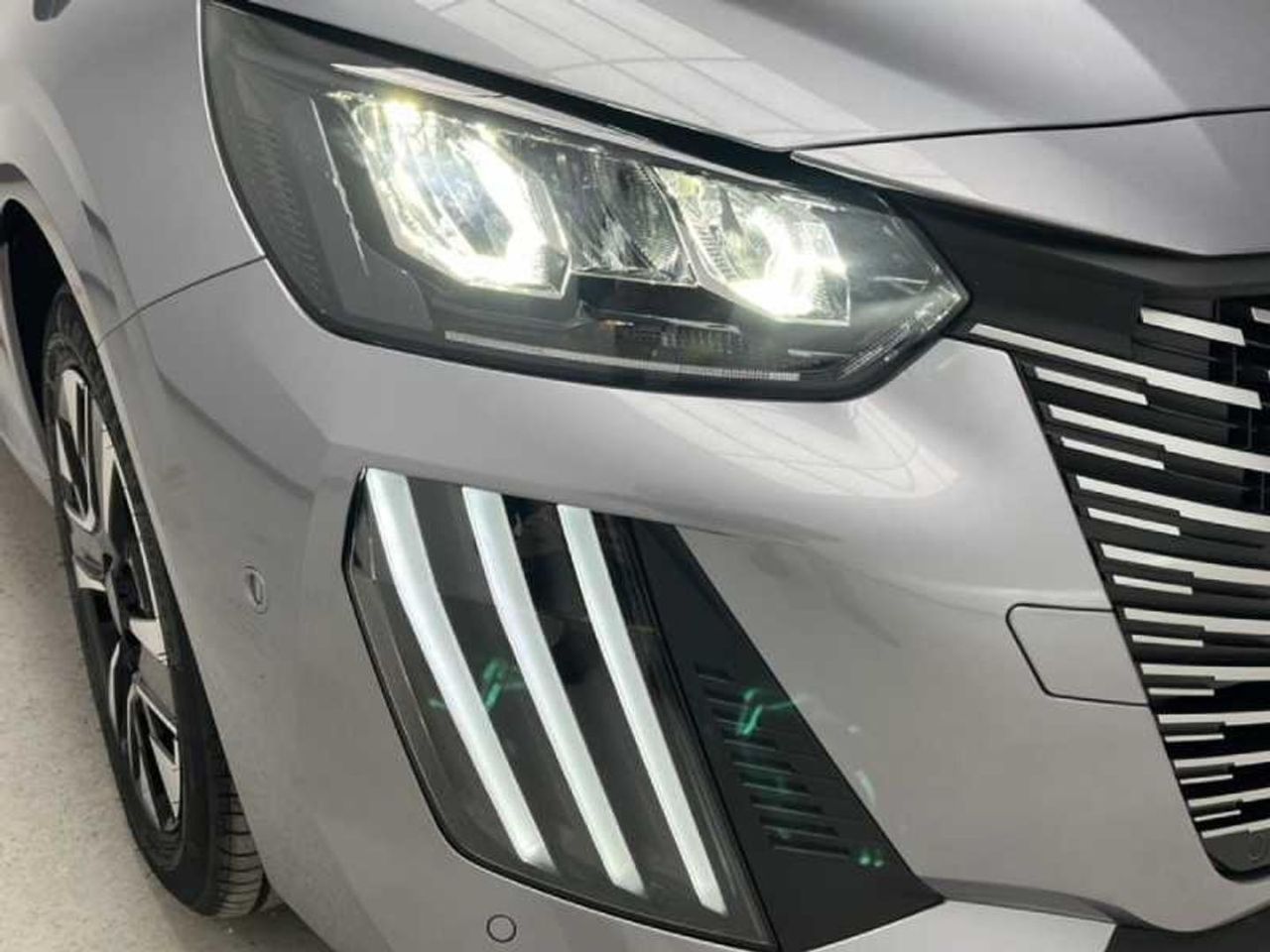 Peugeot 208 Allure HYBRID 110 eDCS6 24