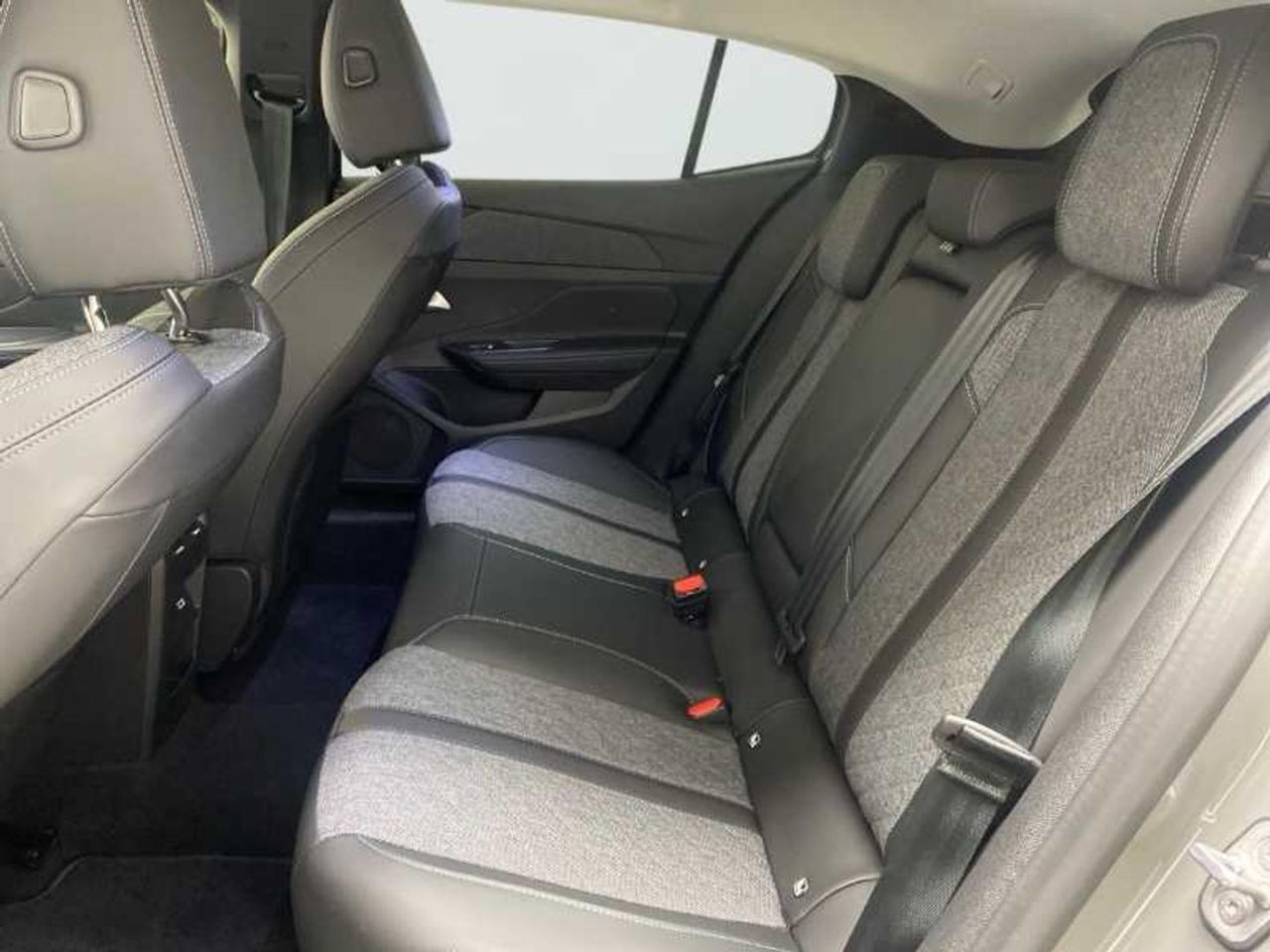 Peugeot 408 408 Allure HYBRID 145 eDCS6 17