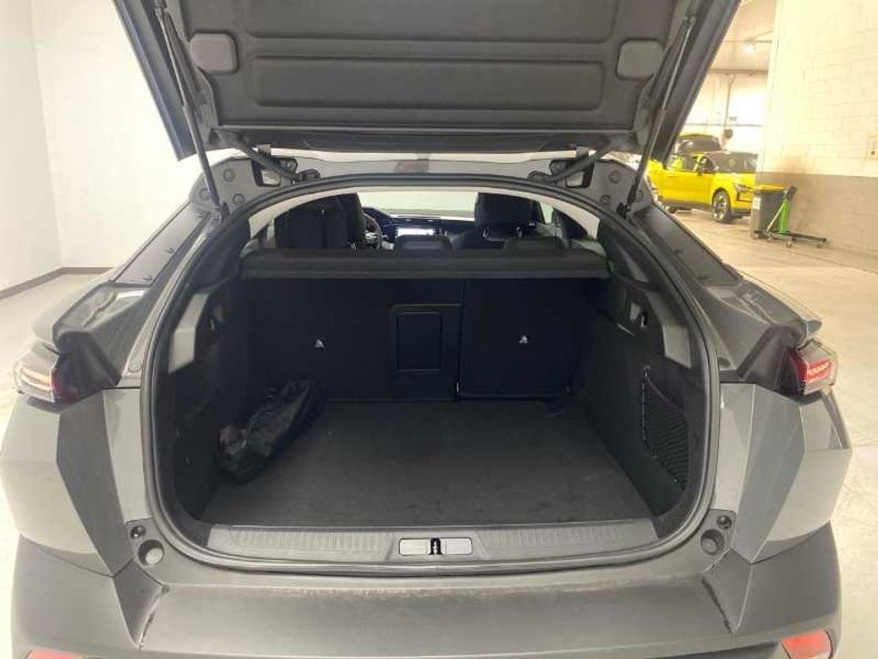 Peugeot 408 408 Allure HYBRID 145 eDCS6 18