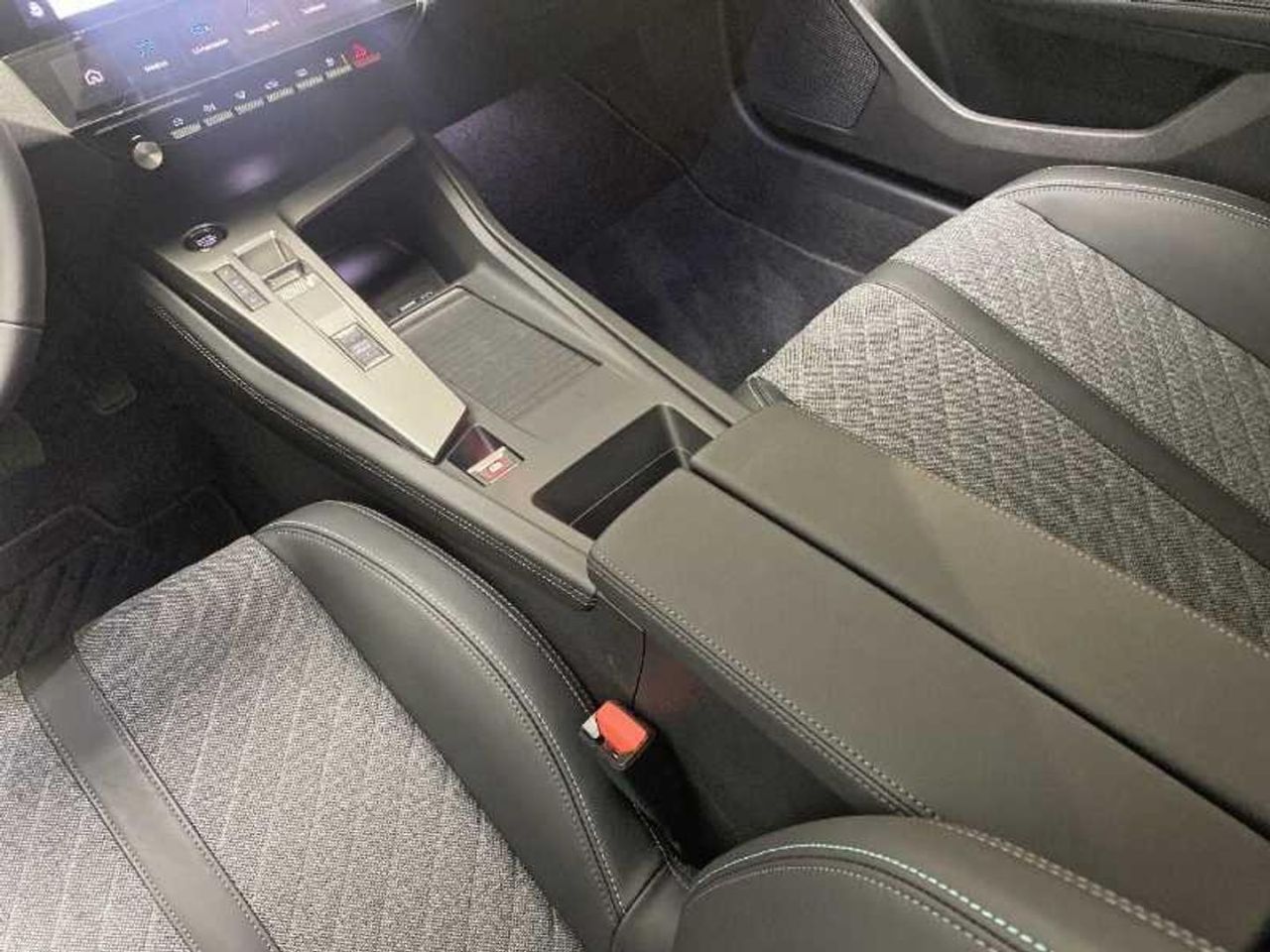 Peugeot 408 408 Allure HYBRID 145 eDCS6 26