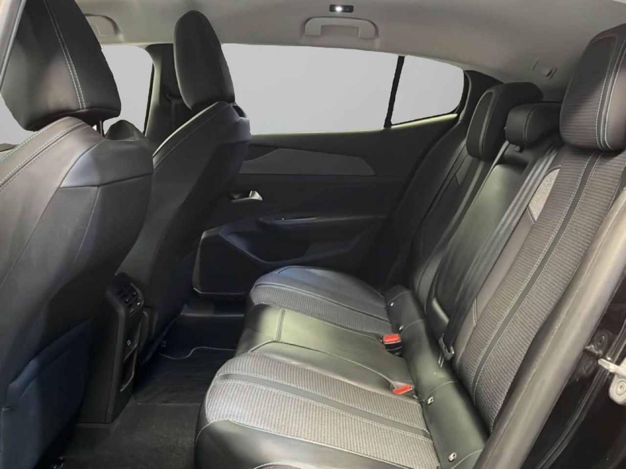 Peugeot 408 408 Allure HYBRID 145 eDCS6 17