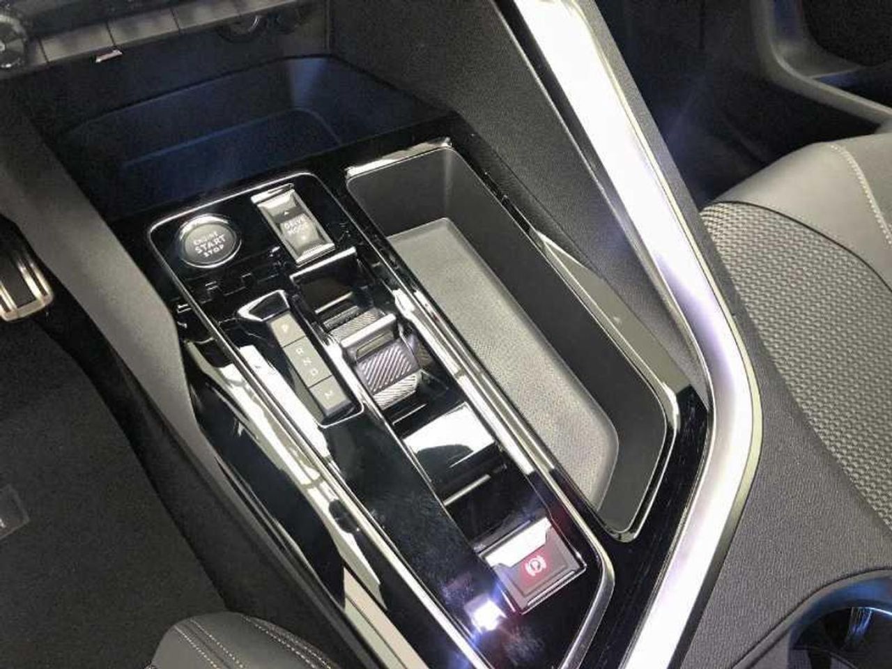Peugeot 5008 1.5 BlueHDi 96kW S&S GT EAT8 28