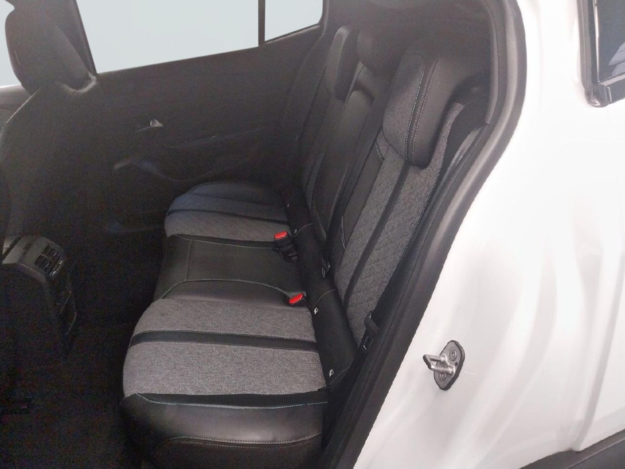 Peugeot 408 408 Allure HYBRID 145 eDCS6 17