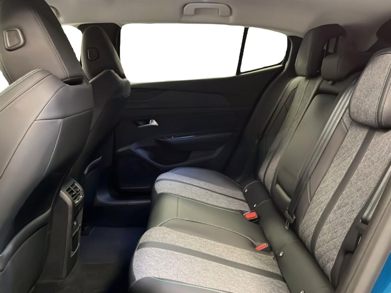 Peugeot 408 408 Allure HYBRID 145 eDCS6 17