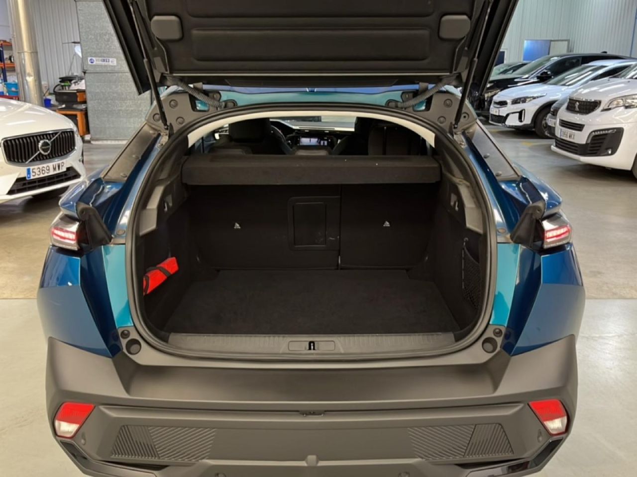 Peugeot 408 408 Allure HYBRID 145 eDCS6 18