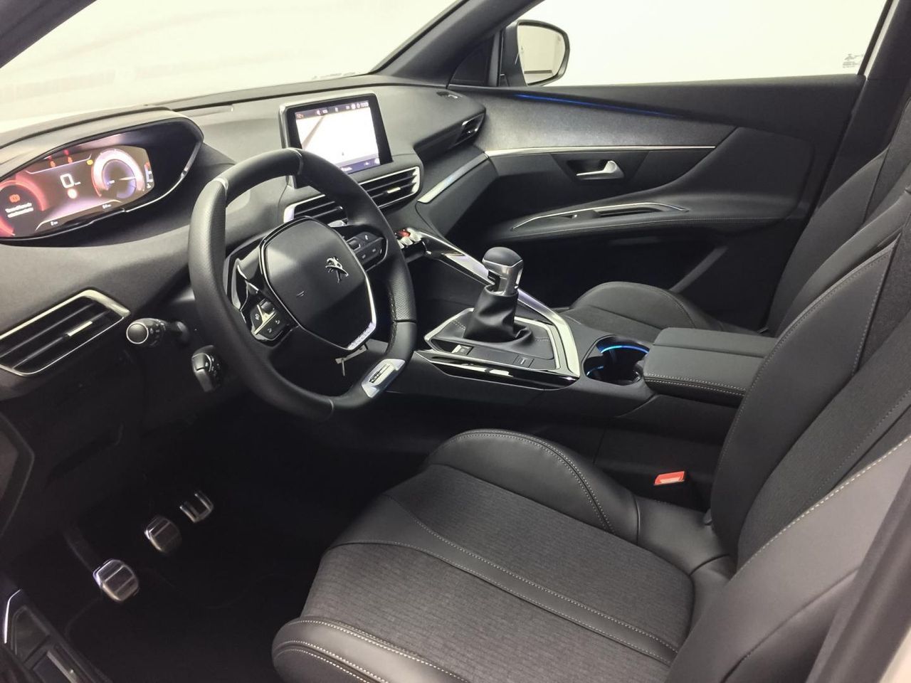 Peugeot 3008 1.2 PURETECH 96KW (130CV) GT LINE S&S 28