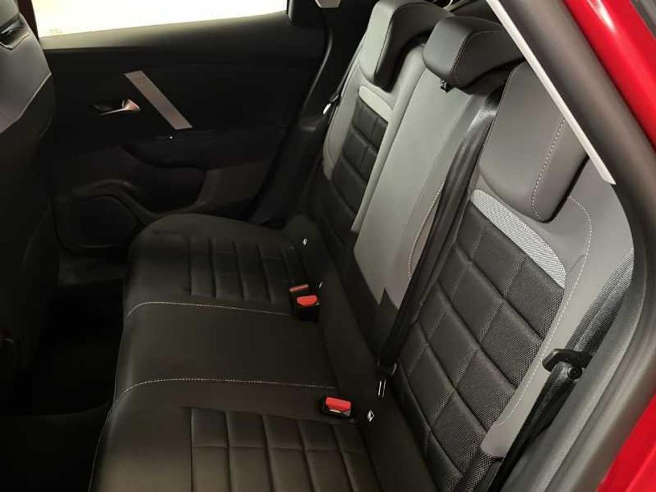 Citroën C4 Hybrid 145 ë-DCS6 Business Edition 17