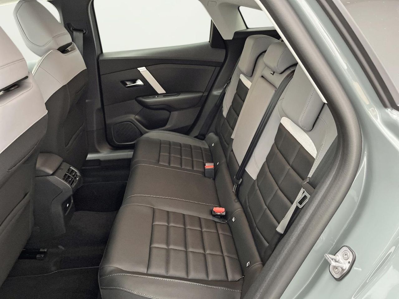 Citroën C4 Hybrid 145 ë-DCS6 Max 17