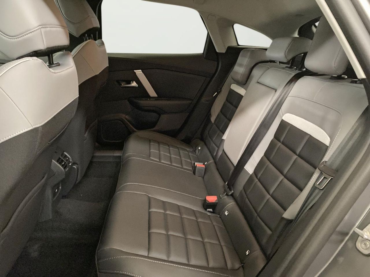 Citroën C4 Hybrid 145 ë-DCS6 Max 17