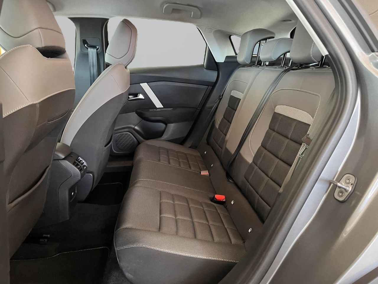 Citroën C4 Hybrid 145 ë-DCS6 Plus 24