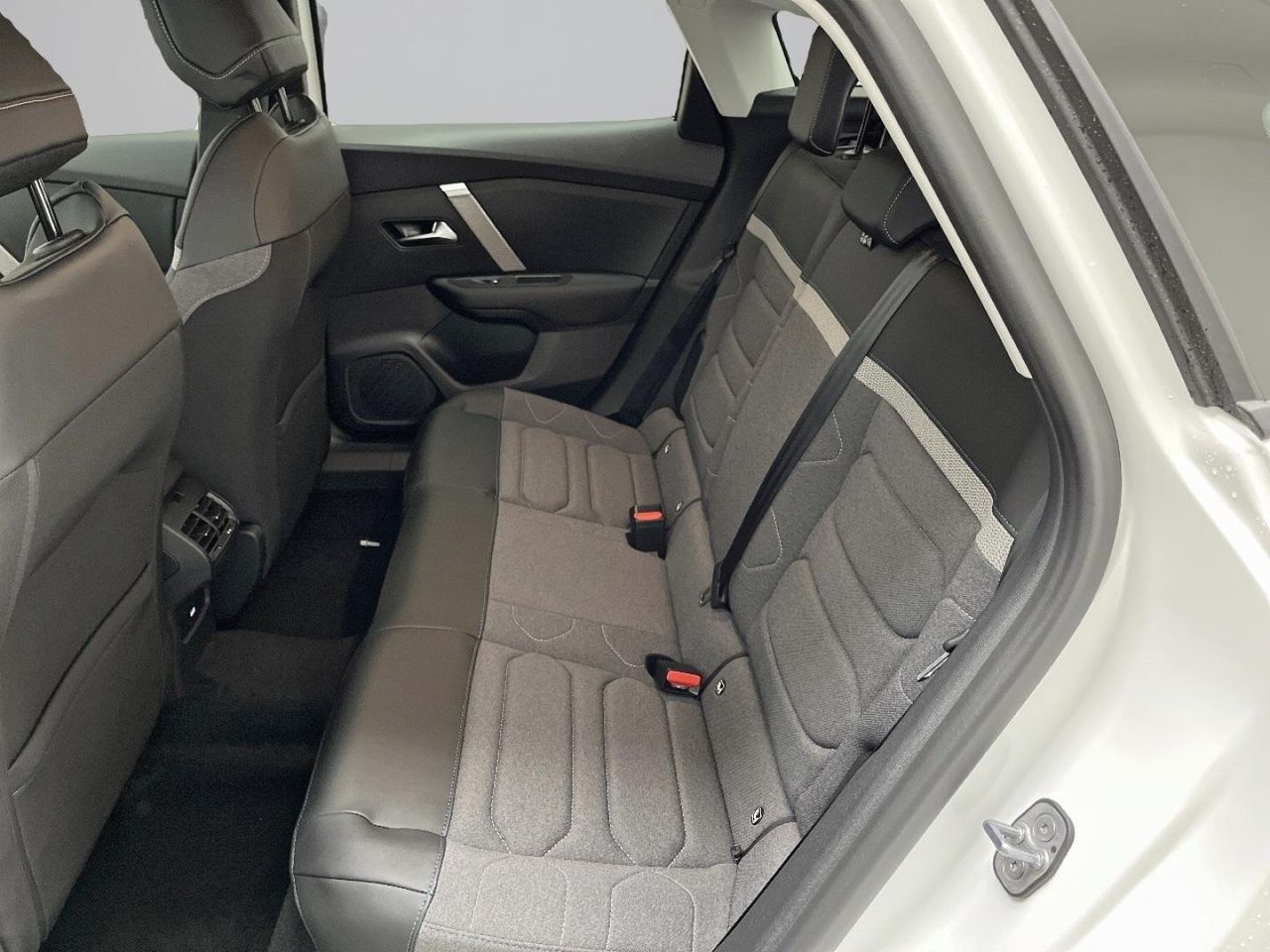 Citroën C4 PureTech 130 S&S EAT8 Plus 28