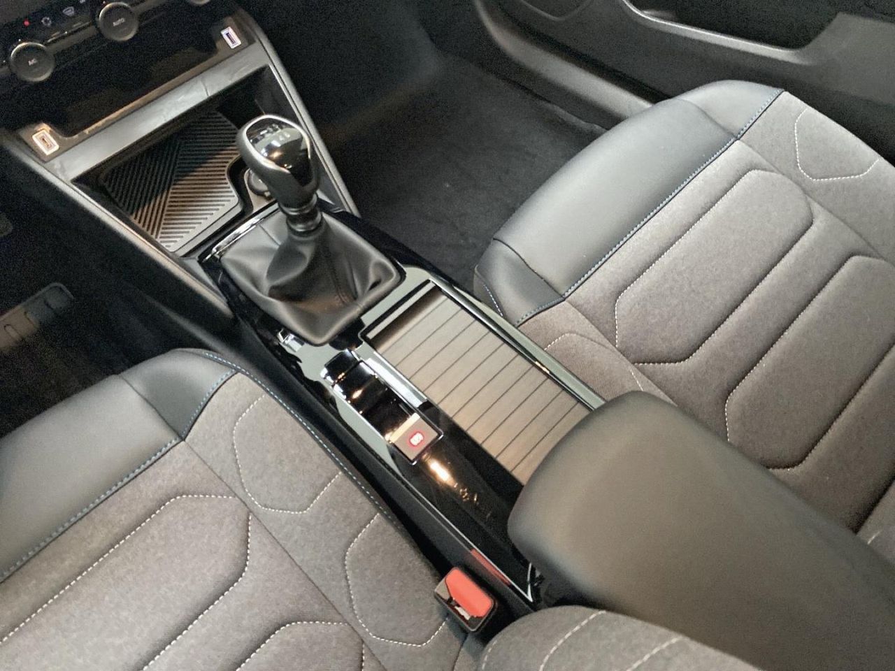 Citroën C4 PureTech 130 S&S 6v Plus 28