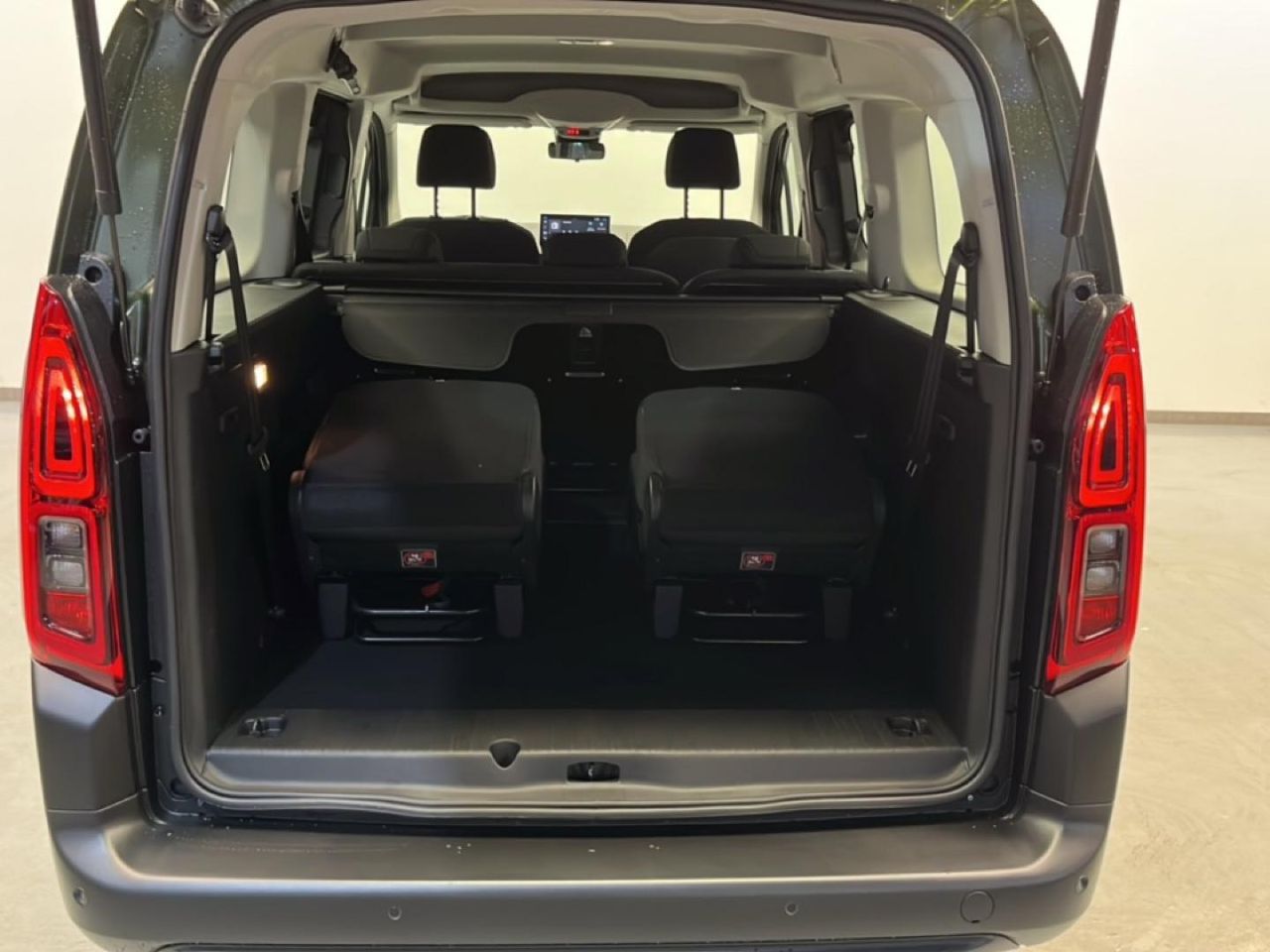 Citroën Berlingo Talla XL BlueHDi 130 S&S PLUS Auto 17