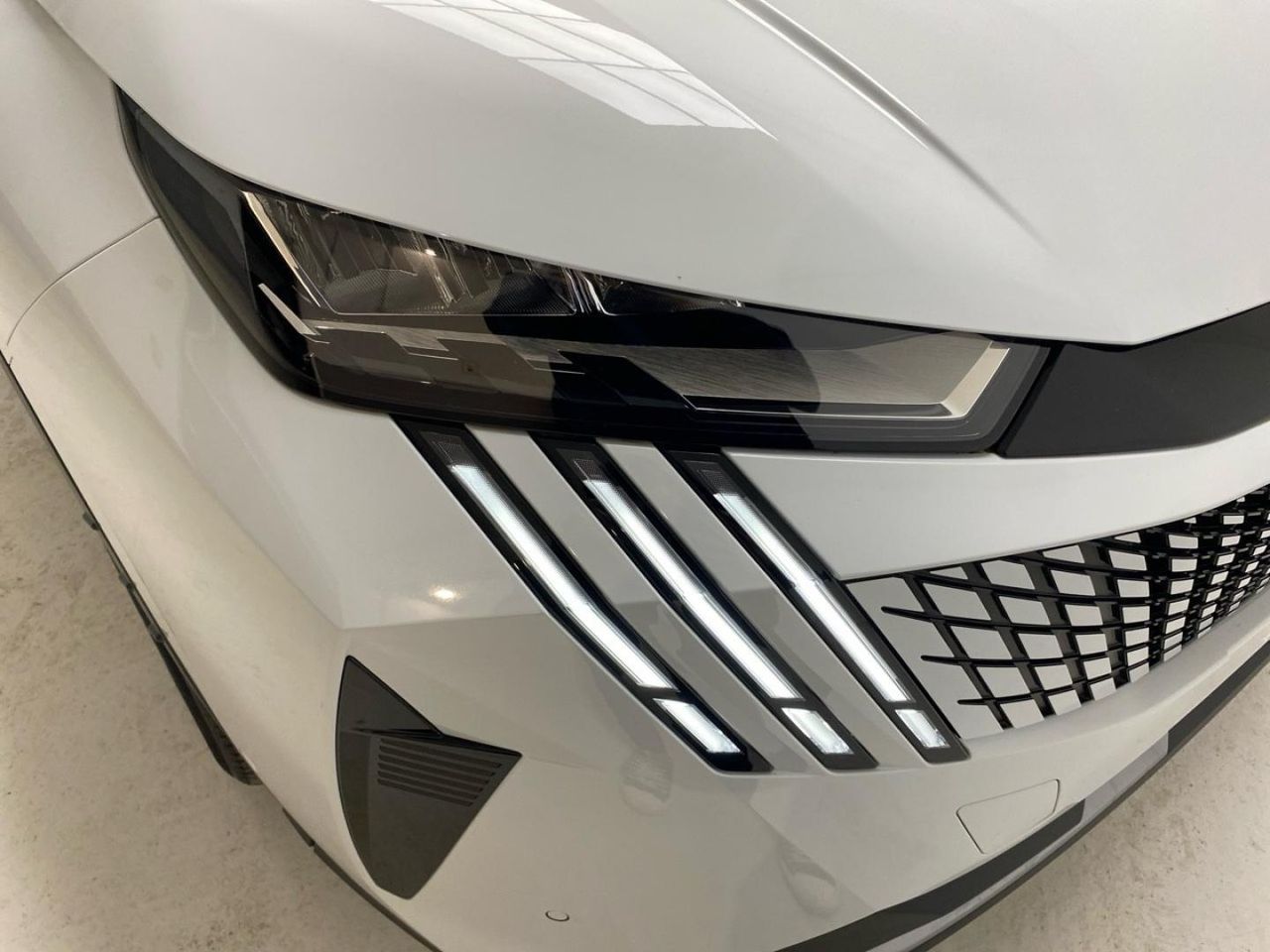 Peugeot 5008 1.2 100KW Allure eDCS6 20