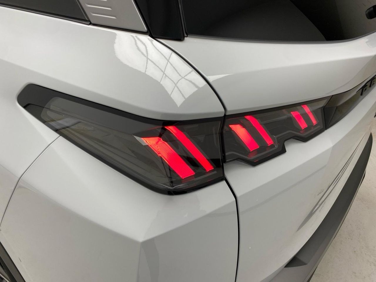 Peugeot 5008 1.2 100KW Allure eDCS6 24