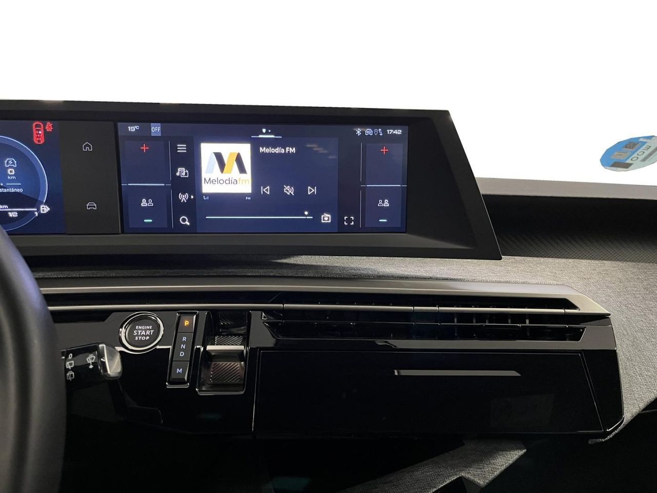 Peugeot 5008 1.2 100KW Allure eDCS6 26