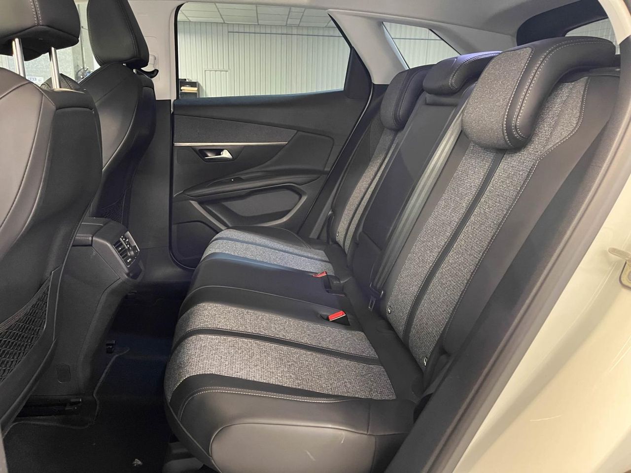 Peugeot 3008 Allure BlueHDi 96kW (130CV) S&S EAT8 18