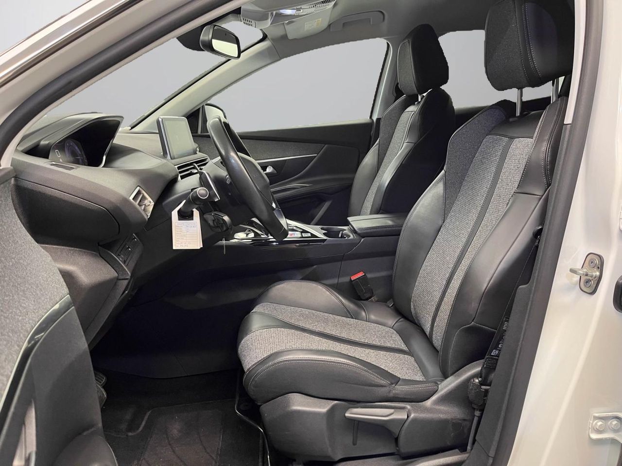 Peugeot 3008 Allure BlueHDi 96kW (130CV) S&S EAT8 26