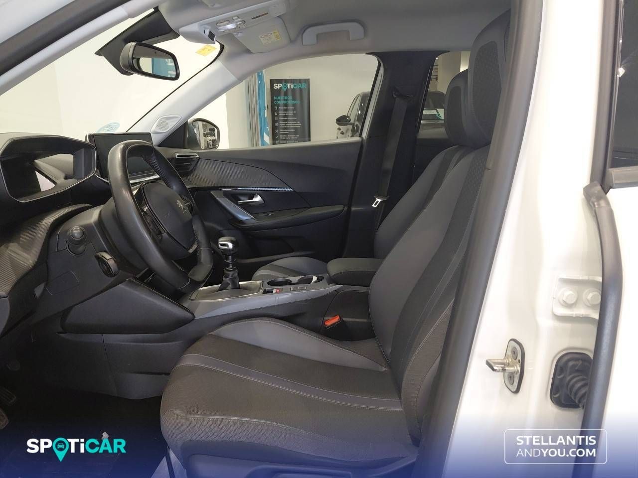 Peugeot 2008   Puretech 130 S&S BVM6 Allure 15
