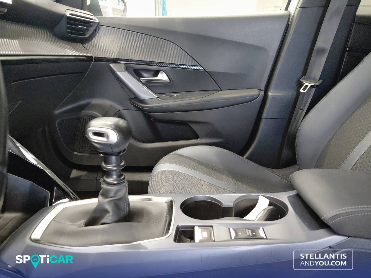 Peugeot 2008   Puretech 130 S&S BVM6 Allure 22