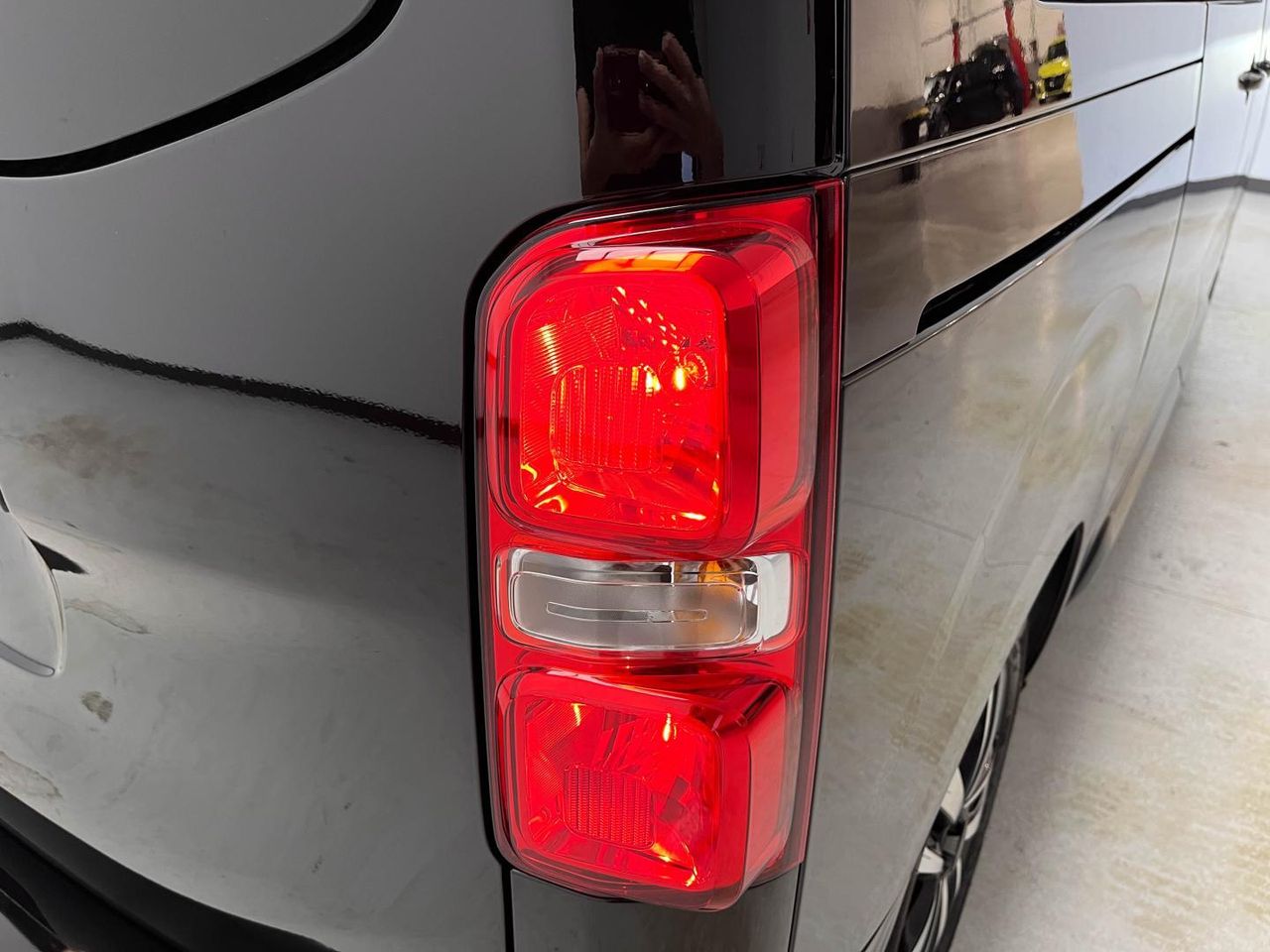 Peugeot Traveller Business Standard BlueHDi 180 EAT8 26