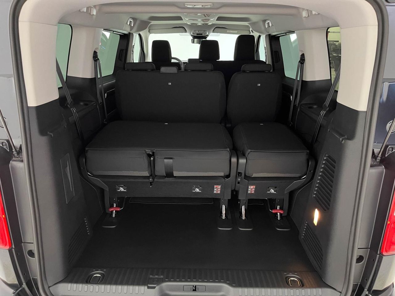 Peugeot Traveller Business Standard BlueHDi 180 EAT8 28