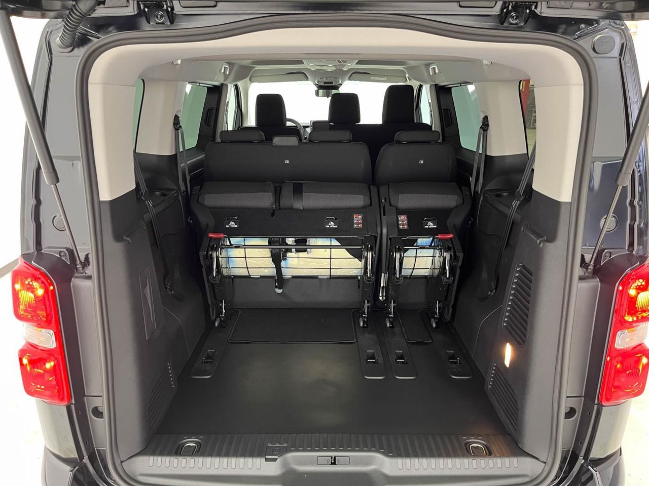 Peugeot Traveller Business Standard BlueHDi 180 EAT8 30