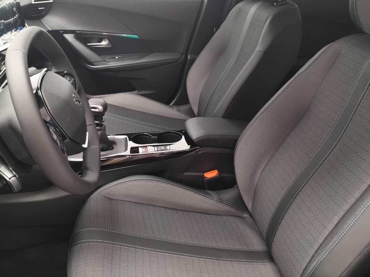 Peugeot 2008 Allure Pack Gasolina 130 S&S 6 Vel. MAN 22