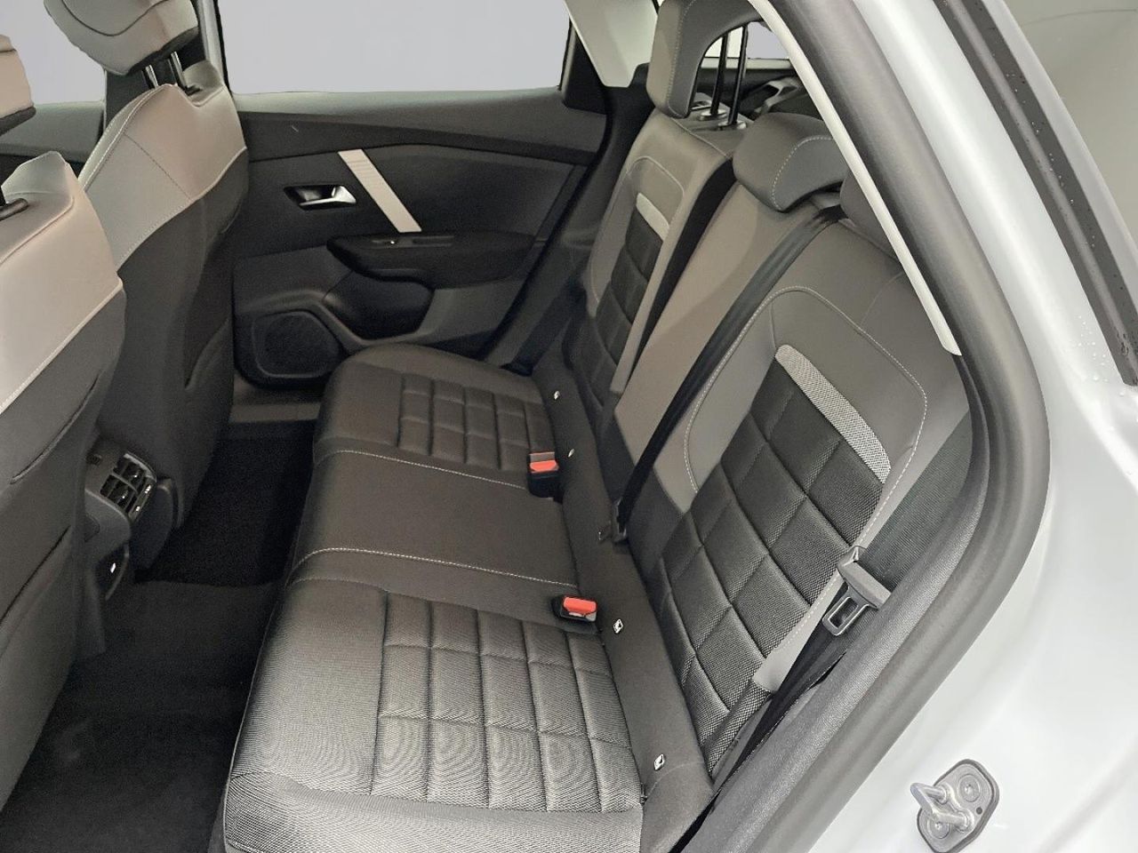 Citroën C4 Hybrid 145 ë-DCS6 Business Edition 17